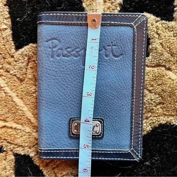 Fossil Passport Cover Protector - Picture 10 of 11
